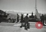 Standbild Menschen im Dock mit kleinen Segelbooten Kuwait, 1942, aus Sekunde 6 historischem Filmmaterial Videoclip 65675022191