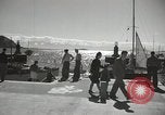 Standbild Menschen im Dock mit kleinen Segelbooten Kuwait, 1942, aus Sekunde 7 historischem Filmmaterial Videoclip 65675022191