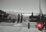 Standbild Menschen im Dock mit kleinen Segelbooten Kuwait, 1942, aus Sekunde 9 historischem Filmmaterial Videoclip 65675022191