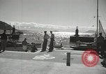 Standbild Menschen im Dock mit kleinen Segelbooten Kuwait, 1942, aus Sekunde 10 historischem Filmmaterial Videoclip 65675022191