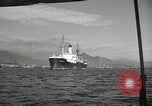Standbild Menschen im Dock mit kleinen Segelbooten Kuwait, 1942, aus Sekunde 17 historischem Filmmaterial Videoclip 65675022191