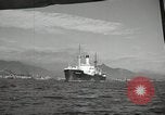 Standbild Menschen im Dock mit kleinen Segelbooten Kuwait, 1942, aus Sekunde 19 historischem Filmmaterial Videoclip 65675022191