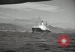 Standbild Menschen im Dock mit kleinen Segelbooten Kuwait, 1942, aus Sekunde 21 historischem Filmmaterial Videoclip 65675022191
