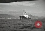Standbild Menschen im Dock mit kleinen Segelbooten Kuwait, 1942, aus Sekunde 23 historischem Filmmaterial Videoclip 65675022191