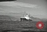 Standbild Menschen im Dock mit kleinen Segelbooten Kuwait, 1942, aus Sekunde 24 historischem Filmmaterial Videoclip 65675022191