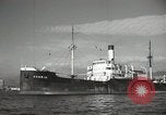 Standbild Menschen im Dock mit kleinen Segelbooten Kuwait, 1942, aus Sekunde 43 historischem Filmmaterial Videoclip 65675022191