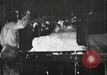 Standbild Pressen die Fusseln aus Baumwolle New Orleans Louisiana USA, 1919, aus Sekunde 15 historischem Filmmaterial Videoclip 65675022212