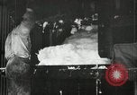 Standbild Pressen die Fusseln aus Baumwolle New Orleans Louisiana USA, 1919, aus Sekunde 18 historischem Filmmaterial Videoclip 65675022212