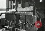 Standbild Pressen die Fusseln aus Baumwolle New Orleans Louisiana USA, 1919, aus Sekunde 50 historischem Filmmaterial Videoclip 65675022212