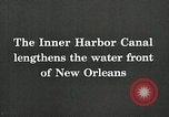 Immagine di Nave che entra in porto interno canal New Orleans Louisiana USA, 1929, secondo 1 filmato di repertorio 65675022220