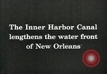 Immagine di Nave che entra in porto interno canal New Orleans Louisiana USA, 1929, secondo 4 filmato di repertorio 65675022220