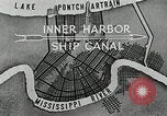 Immagine di Nave che entra in porto interno canal New Orleans Louisiana USA, 1929, secondo 13 filmato di repertorio 65675022220