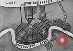 Immagine di Nave che entra in porto interno canal New Orleans Louisiana USA, 1929, secondo 17 filmato di repertorio 65675022220