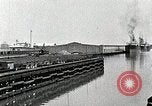 Immagine di Nave che entra in porto interno canal New Orleans Louisiana USA, 1929, secondo 18 filmato di repertorio 65675022220