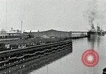 Immagine di Nave che entra in porto interno canal New Orleans Louisiana USA, 1929, secondo 19 filmato di repertorio 65675022220