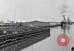 Immagine di Nave che entra in porto interno canal New Orleans Louisiana USA, 1929, secondo 23 filmato di repertorio 65675022220