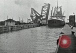 Immagine di Nave che entra in porto interno canal New Orleans Louisiana USA, 1929, secondo 46 filmato di repertorio 65675022220