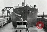 Immagine di Nave che entra in porto interno canal New Orleans Louisiana USA, 1929, secondo 49 filmato di repertorio 65675022220
