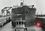 Immagine di Nave che entra in porto interno canal New Orleans Louisiana USA, 1929, secondo 52 filmato di repertorio 65675022220
