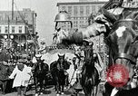 Standbild Prozession während des Mardi Gras Carnival New Orleans Louisiana USA, 1929, aus Sekunde 24 historischem Filmmaterial Videoclip 65675022222