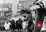 Standbild Prozession während des Mardi Gras Carnival New Orleans Louisiana USA, 1929, aus Sekunde 25 historischem Filmmaterial Videoclip 65675022222