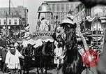 Standbild Prozession während des Mardi Gras Carnival New Orleans Louisiana USA, 1929, aus Sekunde 26 historischem Filmmaterial Videoclip 65675022222
