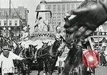 Standbild Prozession während des Mardi Gras Carnival New Orleans Louisiana USA, 1929, aus Sekunde 27 historischem Filmmaterial Videoclip 65675022222