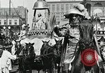 Standbild Prozession während des Mardi Gras Carnival New Orleans Louisiana USA, 1929, aus Sekunde 28 historischem Filmmaterial Videoclip 65675022222