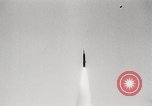 Standbild Rifle Squad in Angriff United States USA, 1965, aus Sekunde 14 historischem Filmmaterial Videoclip 65675022233