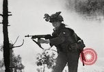 Standbild Rifle Squad in Angriff United States USA, 1965, aus Sekunde 27 historischem Filmmaterial Videoclip 65675022233