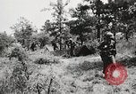 Standbild Rifle Squad in Angriff United States USA, 1965, aus Sekunde 62 historischem Filmmaterial Videoclip 65675022233