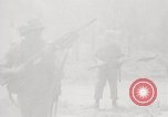Standbild Sergeant Collins' Team Fortschritte United States USA, 1965, aus Sekunde 13 historischem Filmmaterial Videoclip 65675022234