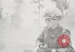 Standbild Sergeant Collins' Team Fortschritte United States USA, 1965, aus Sekunde 22 historischem Filmmaterial Videoclip 65675022234