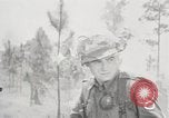 Standbild Sergeant Collins' Team Fortschritte United States USA, 1965, aus Sekunde 23 historischem Filmmaterial Videoclip 65675022234