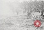 Standbild Sergeant Collins' Team Fortschritte United States USA, 1965, aus Sekunde 25 historischem Filmmaterial Videoclip 65675022234