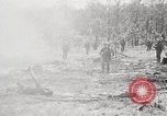 Standbild Sergeant Collins' Team Fortschritte United States USA, 1965, aus Sekunde 26 historischem Filmmaterial Videoclip 65675022234