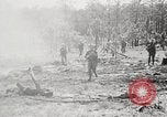 Standbild Sergeant Collins' Team Fortschritte United States USA, 1965, aus Sekunde 28 historischem Filmmaterial Videoclip 65675022234