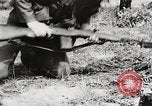 Standbild Sergeant Collins' Team Fortschritte United States USA, 1965, aus Sekunde 48 historischem Filmmaterial Videoclip 65675022234