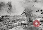 Standbild Sergeant Collins' Team Fortschritte United States USA, 1965, aus Sekunde 52 historischem Filmmaterial Videoclip 65675022234