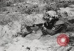 Standbild Sergeant Collins' Team Fortschritte United States USA, 1965, aus Sekunde 54 historischem Filmmaterial Videoclip 65675022234