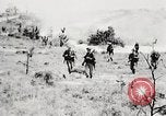Standbild Seargent Collins' Team Fortschritte United States USA, 1965, aus Sekunde 4 historischem Filmmaterial Videoclip 65675022236