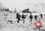 Standbild Seargent Collins' Team Fortschritte United States USA, 1965, aus Sekunde 8 historischem Filmmaterial Videoclip 65675022236