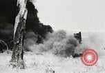 Standbild Seargent Collins' Team Fortschritte United States USA, 1965, aus Sekunde 29 historischem Filmmaterial Videoclip 65675022236
