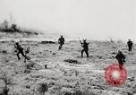 Standbild Seargent Collins' Team Fortschritte United States USA, 1965, aus Sekunde 41 historischem Filmmaterial Videoclip 65675022236
