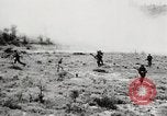 Standbild Seargent Collins' Team Fortschritte United States USA, 1965, aus Sekunde 42 historischem Filmmaterial Videoclip 65675022236