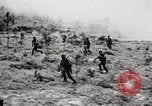 Standbild Seargent Collins' Team Fortschritte United States USA, 1965, aus Sekunde 48 historischem Filmmaterial Videoclip 65675022236