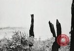 Standbild Seargent Collins' Team Fortschritte United States USA, 1965, aus Sekunde 49 historischem Filmmaterial Videoclip 65675022236