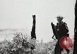 Standbild Seargent Collins' Team Fortschritte United States USA, 1965, aus Sekunde 50 historischem Filmmaterial Videoclip 65675022236