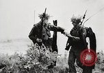 Standbild Seargent Collins' Team Fortschritte United States USA, 1965, aus Sekunde 53 historischem Filmmaterial Videoclip 65675022236