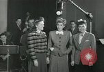 Standbild Andrews Sisters United States USA, 1944, aus Sekunde 17 historischem Filmmaterial Videoclip 65675022241